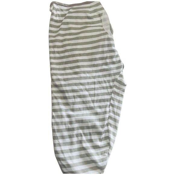 Miracle Baby Swaddle Size Small/ Newborn NWOT gray White Striped - Picture 3 of 4